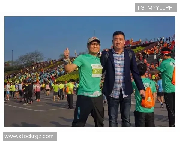 南京滑板队在马拉松大满贯中的团队协作表现精彩纷呈引人瞩目